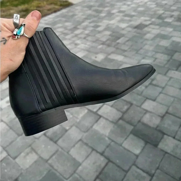 Classic Ankle Chelsea Boot Bootie Vegan Leather Black 8 1/2 Or Boys 7 - Picture 1 of 9